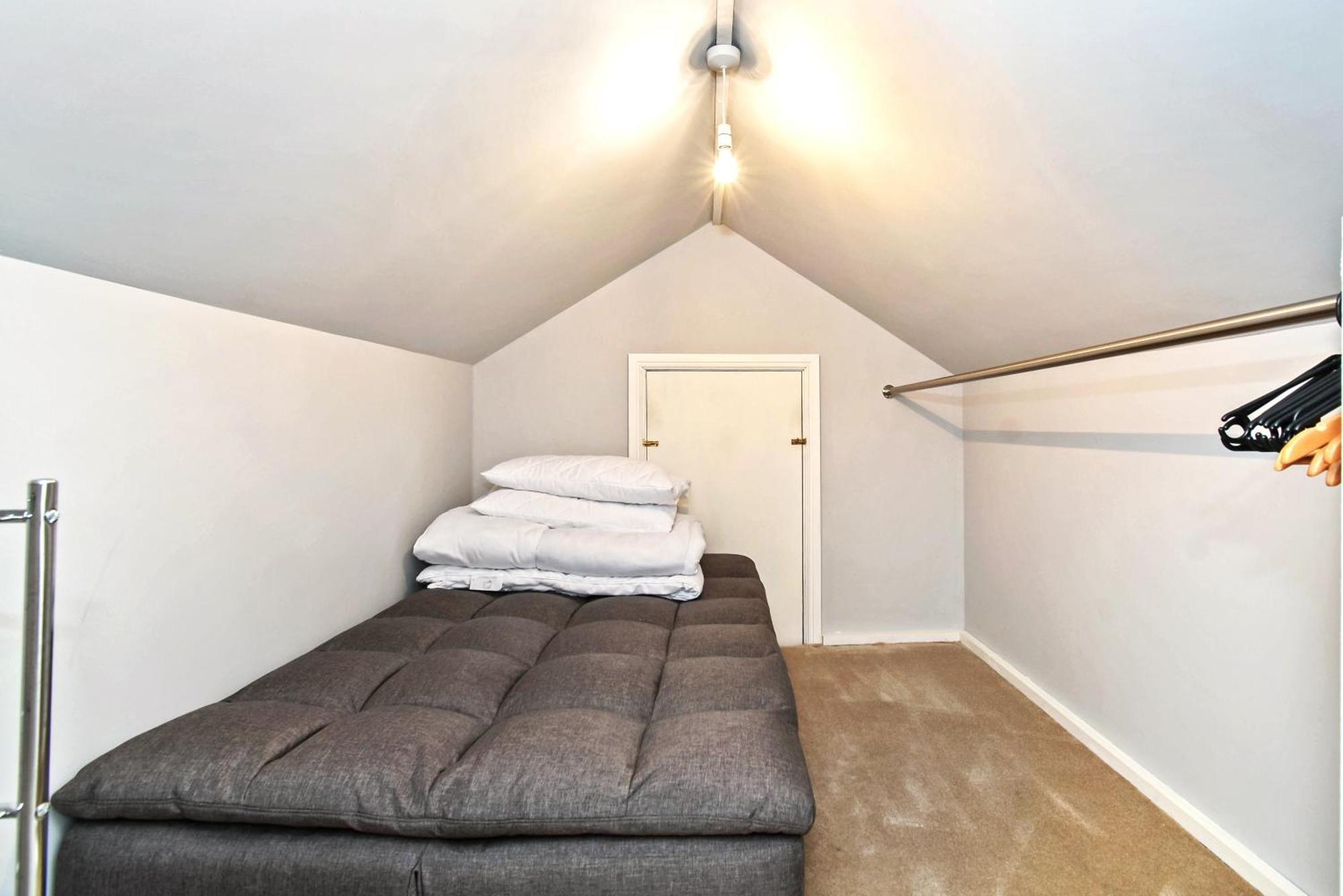 Apartment Victoria With Free Parking Скарбъро Екстериор снимка