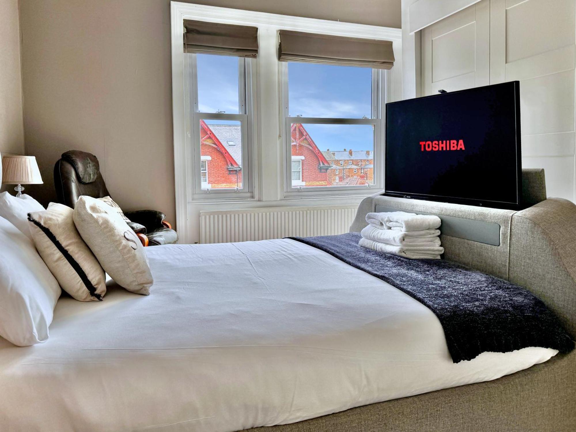 Apartment Victoria With Free Parking Скарбъро Екстериор снимка