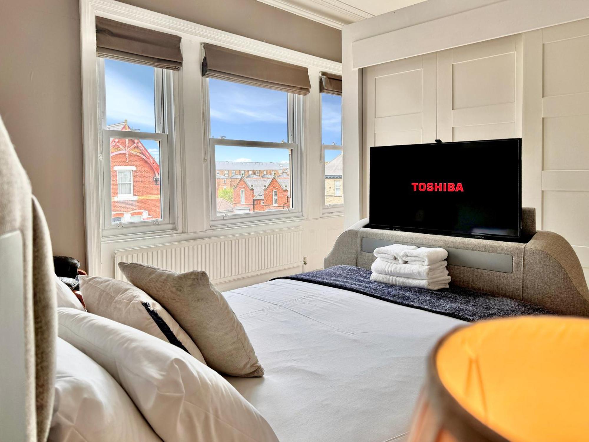 Apartment Victoria With Free Parking Скарбъро Екстериор снимка