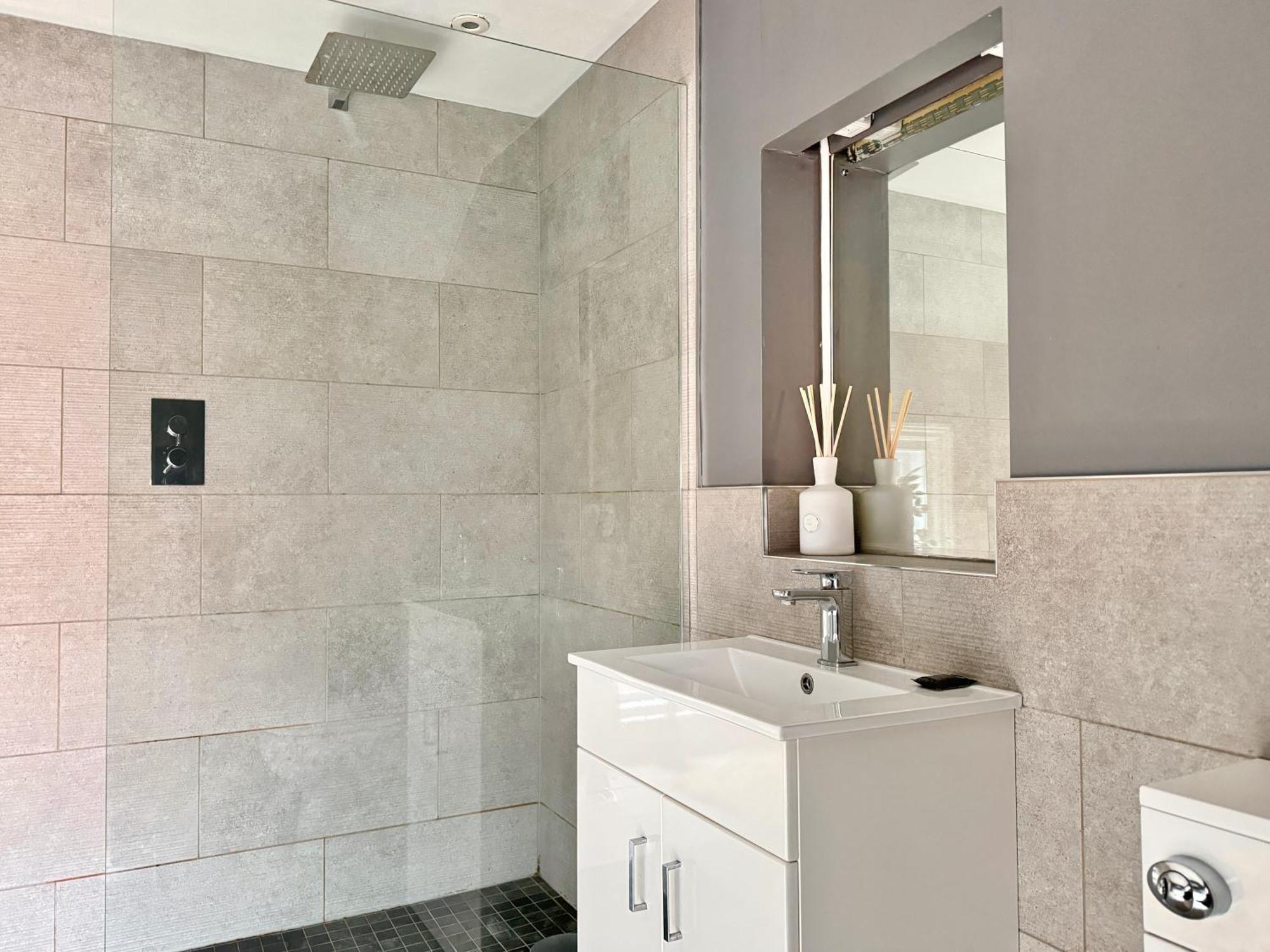 Apartment Victoria With Free Parking Скарбъро Екстериор снимка