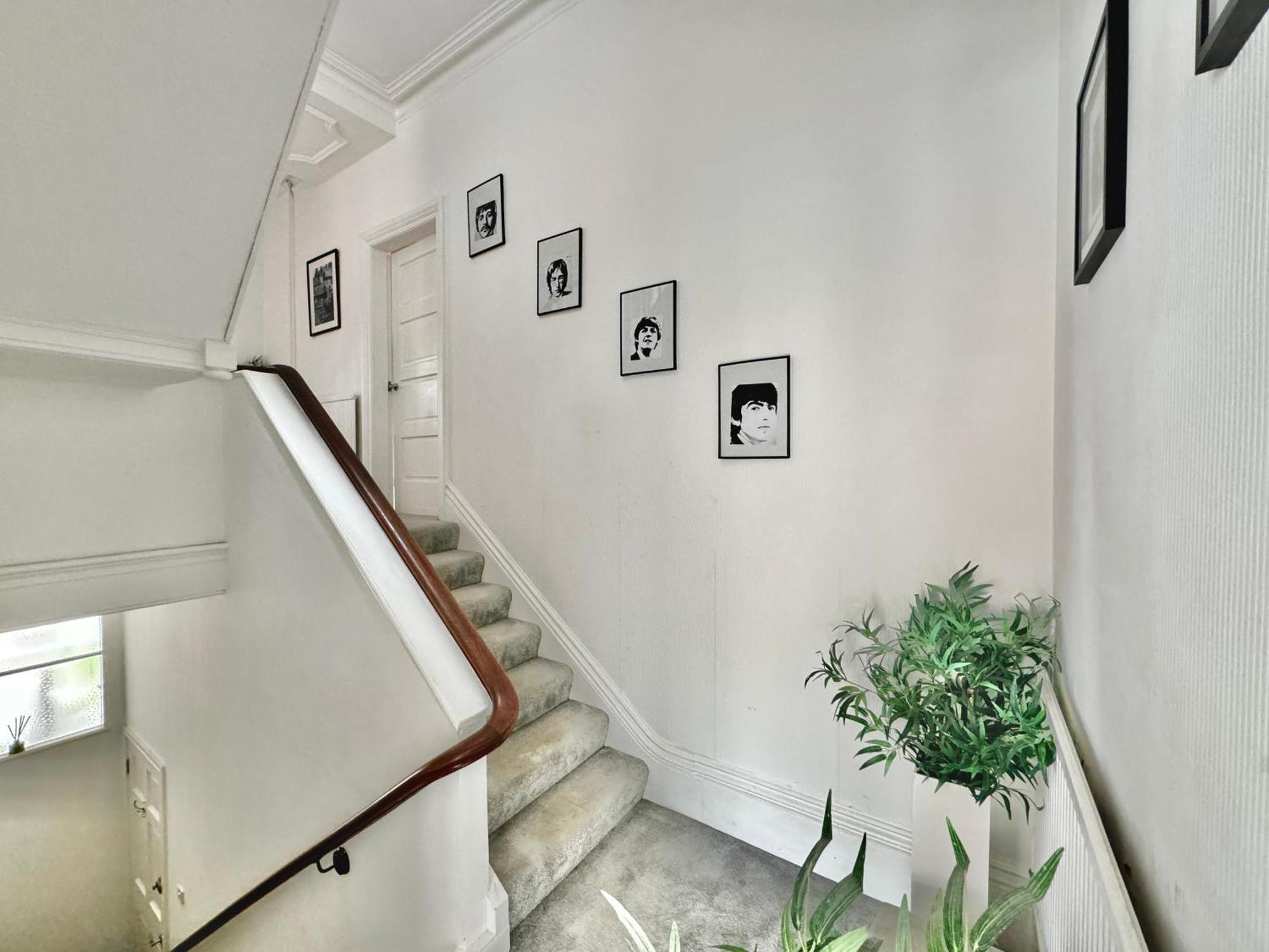 Apartment Victoria With Free Parking Скарбъро Екстериор снимка
