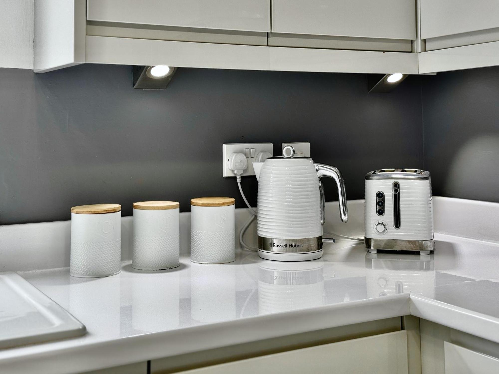 Apartment Victoria With Free Parking Скарбъро Екстериор снимка