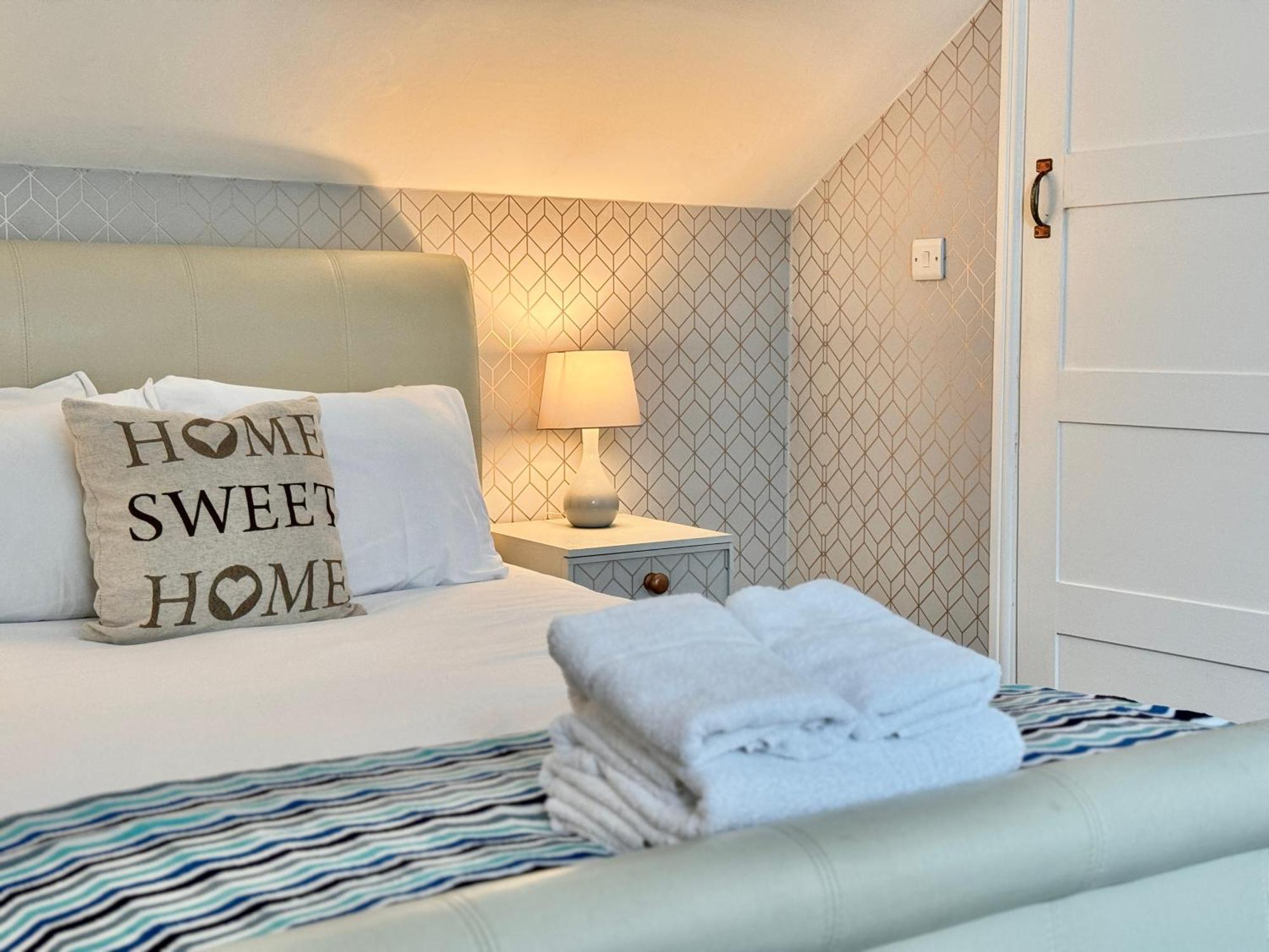 Apartment Victoria With Free Parking Скарбъро Екстериор снимка