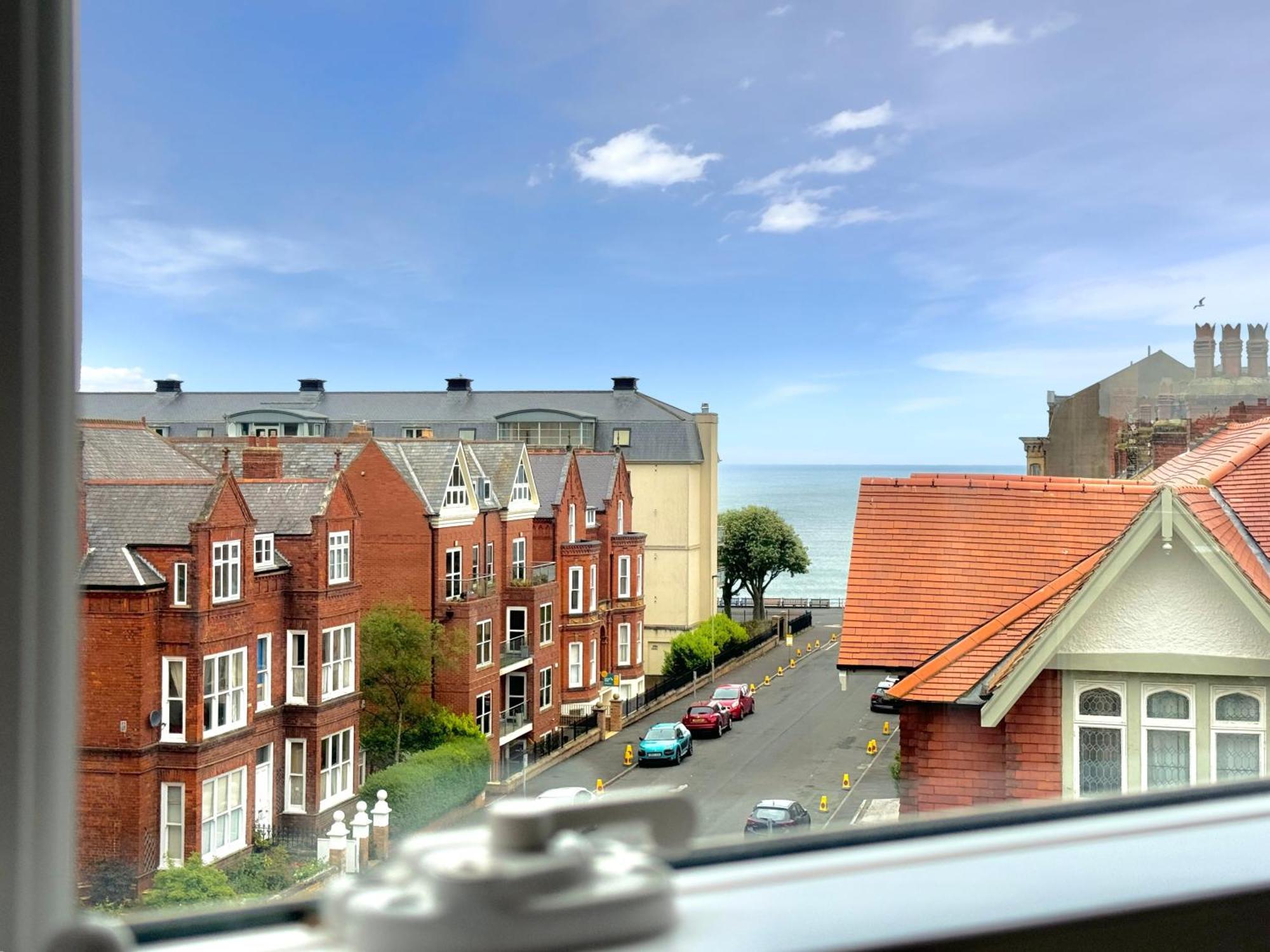 Apartment Victoria With Free Parking Скарбъро Екстериор снимка